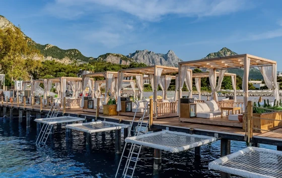 Beach & Pool