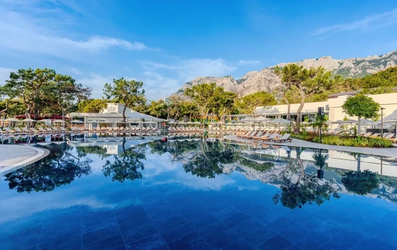 Beach & Pool