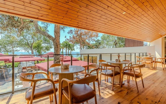 RESTAURANT & BAR