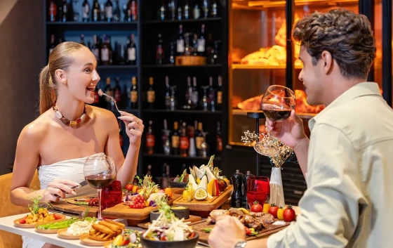 RESTAURANT & BAR